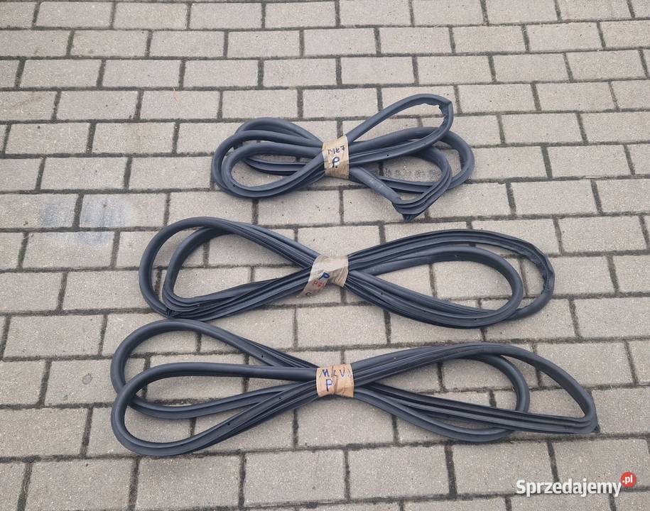 Ford Fiesta MK7 MK VII 3D uszczelka prawy przód Bydgoszcz
