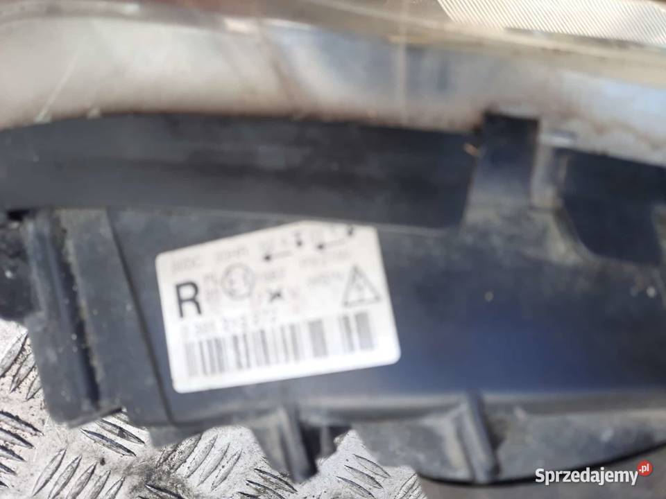 Lampa prawa Przednia Xenon Peugeot 407 Radłów
