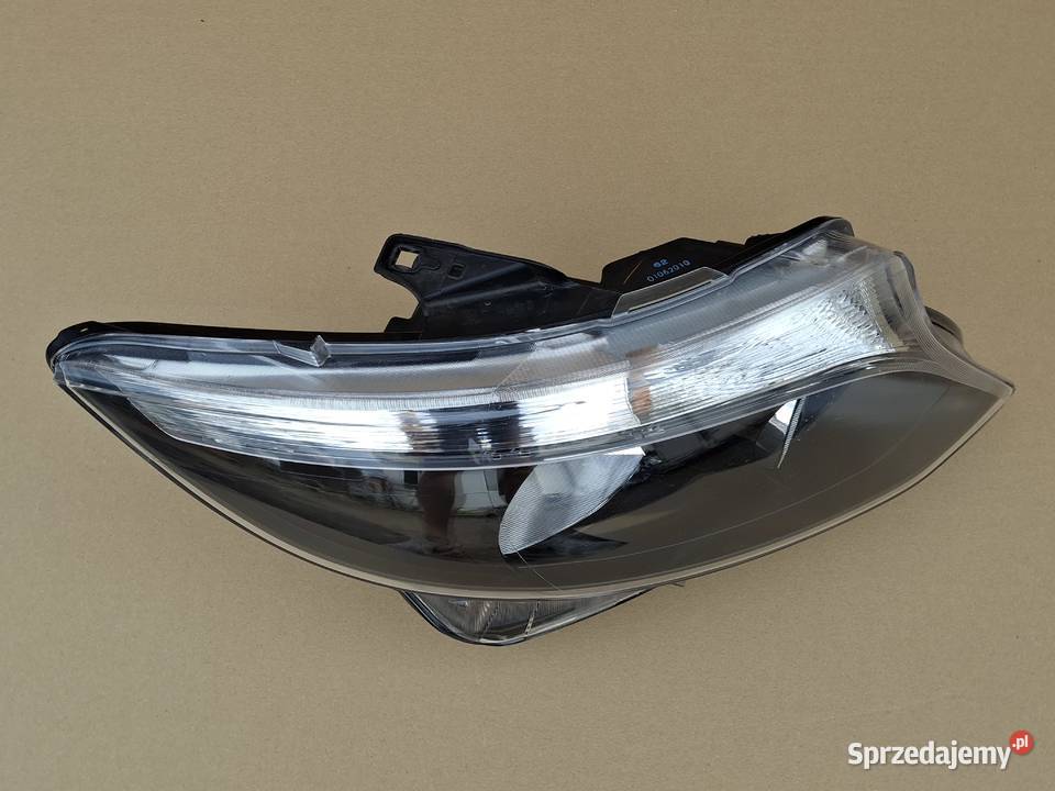 MERCEDES VITO VKLASA W447 REFLEKTOR PRAWY LAMPA Bieleń