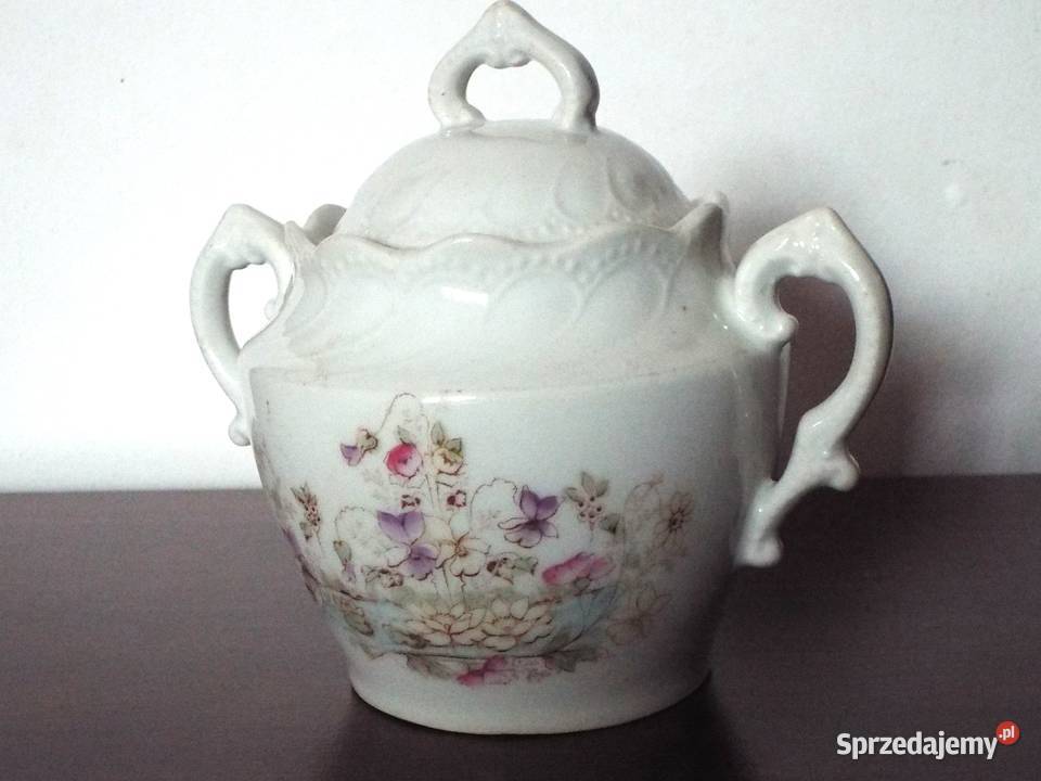 Cukiernica z białej porcelany