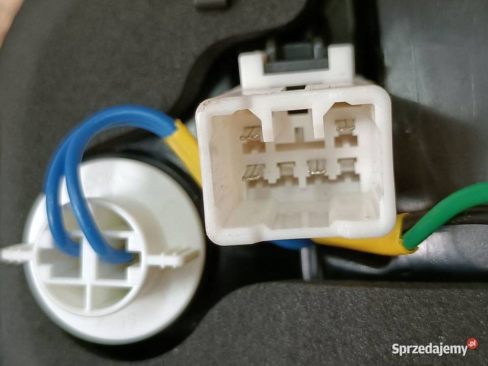 KIA CARENS IV LAMPA W KLAPĘ LEWY TYŁ 92403A4010 Części samochodowe Pleszew