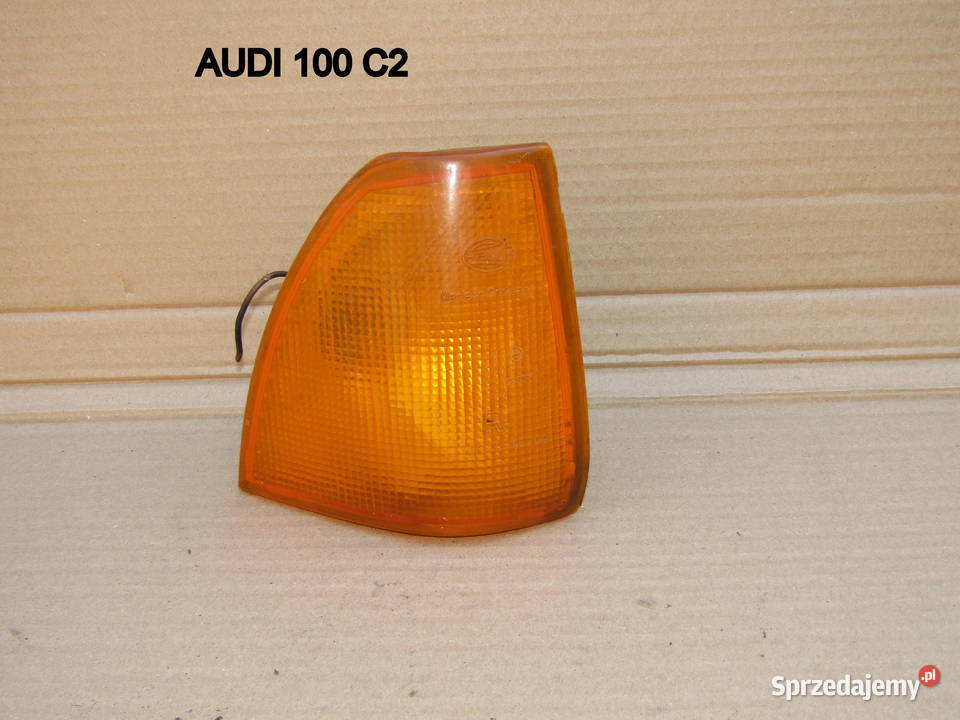 KIERUNKOWSKAZ PRZEDNI PRAWY AUDI 100 Rok produkcji 1976 Mysłaków