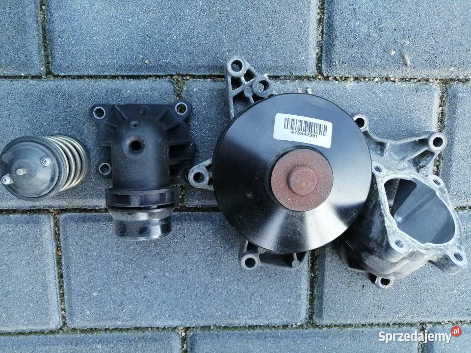Pompa wody i termostat BMW 535 d F 1011 Silniki i osprzęt