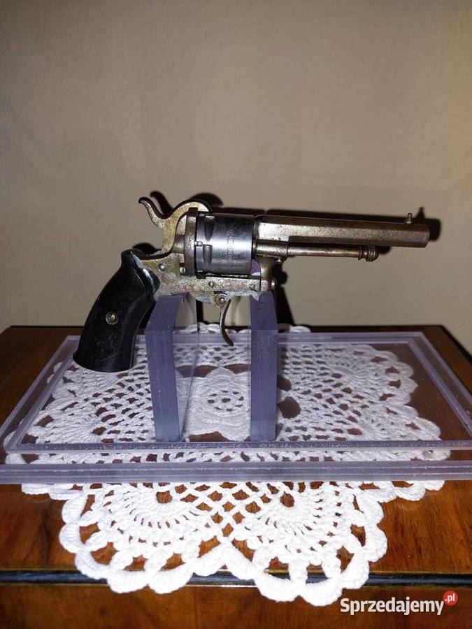 Rewolwer czarnoprochowy systemu Lefaucheux M1858