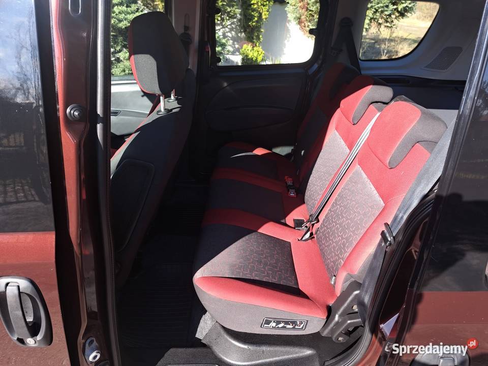 Śliczny Fiat Doblo 14 benzyna 90 2011r 5 osób łódzkie Tomaszów Mazowiecki