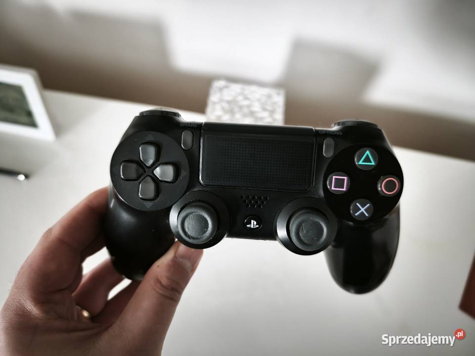 PlayStation 4 4 plus pad dwie gry fc25 FIFA21