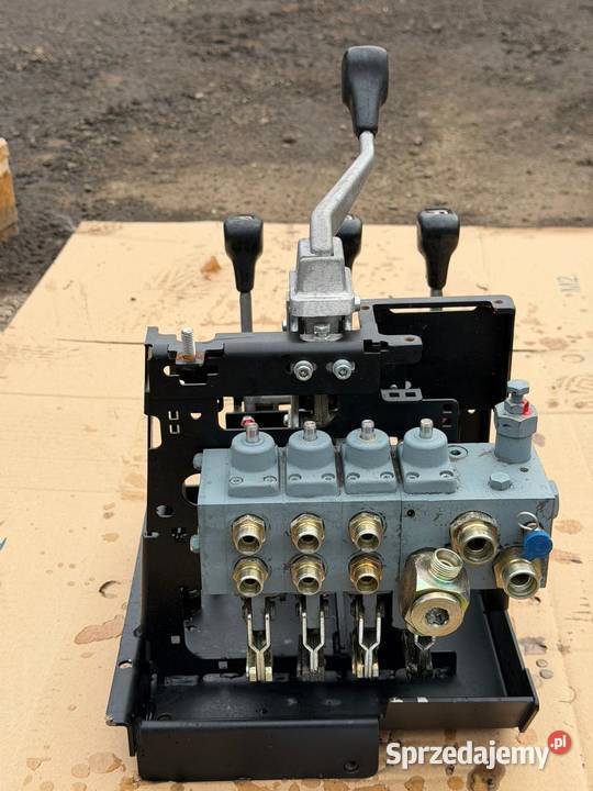 Rozdzielacz hydrauliczny Jungheinrich