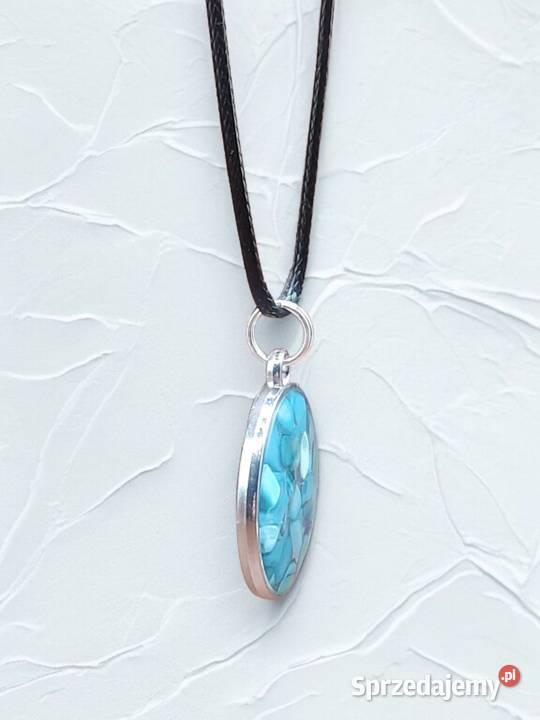 Naszyjnik z żywicy z turkusowymi muszlami Sanok