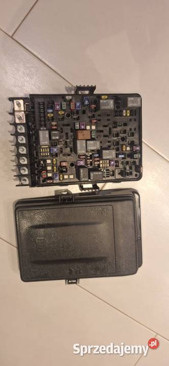 DODGE RAM SKRZYNKA BEZPIECZNIKÓW 68467638AA Rybnik