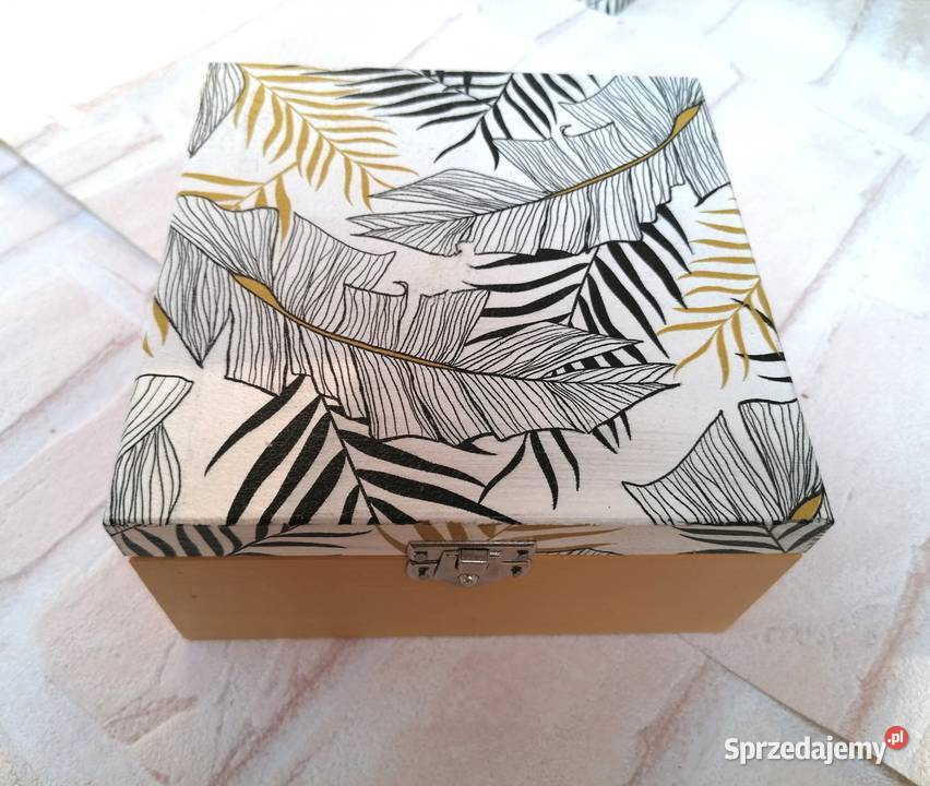 Drewniane pudełko szkatułka na biżuterię prezent Halinów