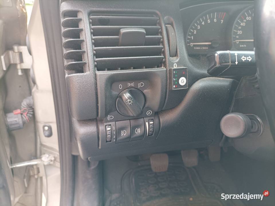 Opel Vectra B 16 bg Sedan bez rdzy dwa komplety Rok produkcji 1997 Krzepice