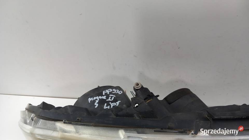RENAULT MEGANE II LIFT LAMPA PRZÓD PRAWA osobowe Zbierkowo sprzedam