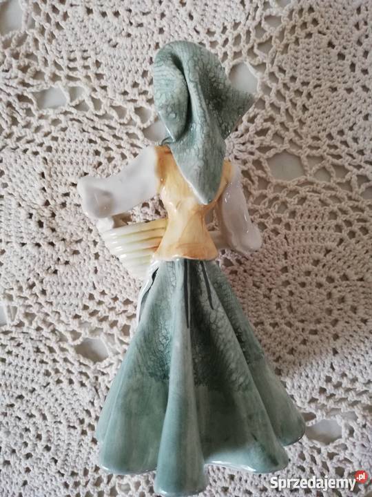 Figurka porcelanowa Kobieta w chuście z koszem małopolskie Gorlice