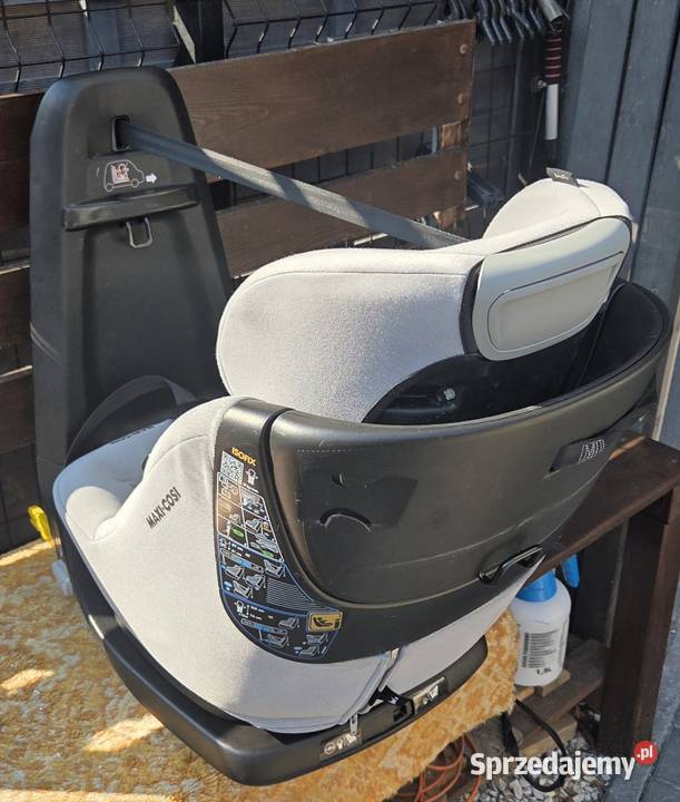 Ładny czysty fotelik samochodowy Maxi Cosi Isofix Akcesoria sprzedam