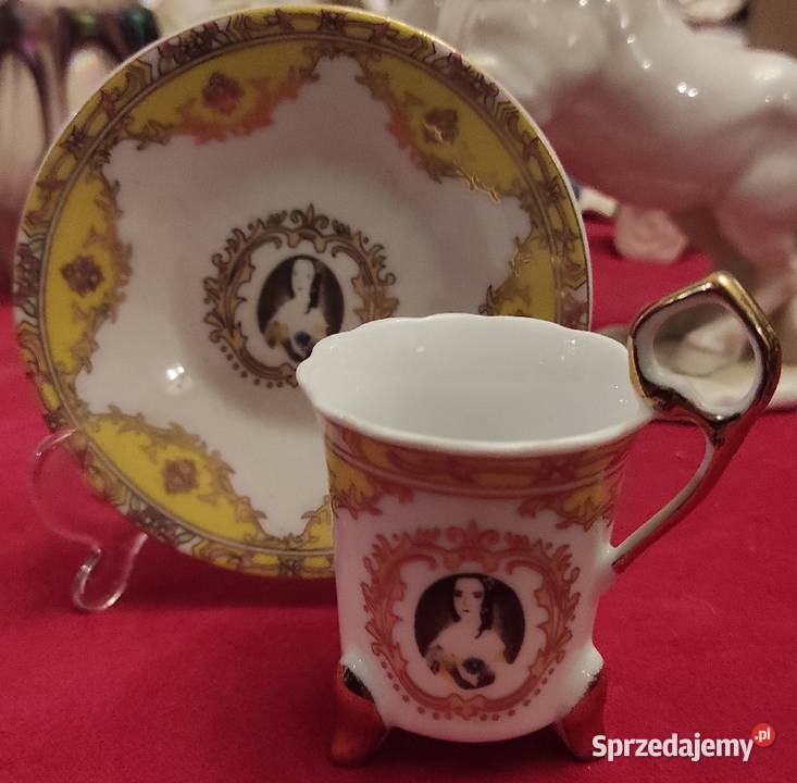 KOLEKCJONERSKA FILIŻANKA DAMA W MEDALIONIE łódzkie Pabianice