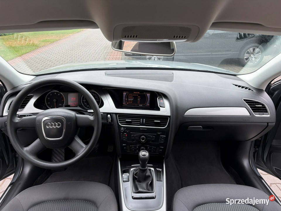 Audi A4 Avant 18 Podgrzewane fotele Hak zadbane lakier metallic Lipówki
