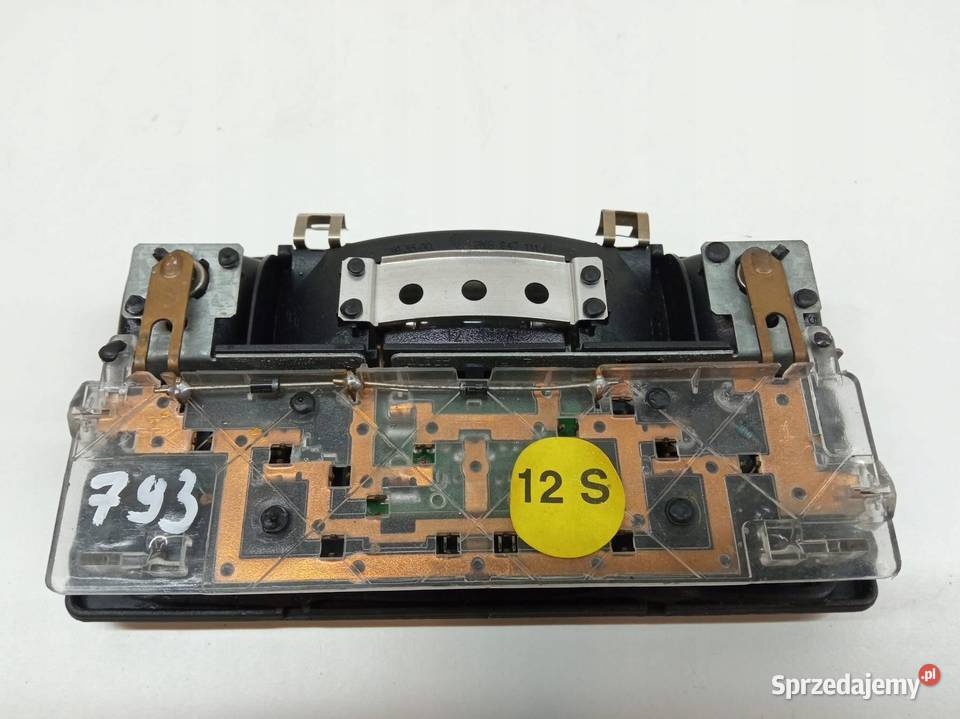 LAMPKA PODSUFITKI CZARNA 8N8947111 Audi TT I