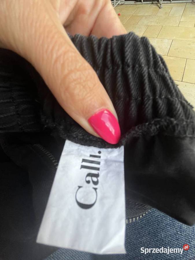 Calli jeansy czarne Hudson Mom w rozmiarze 34 czarny Płock