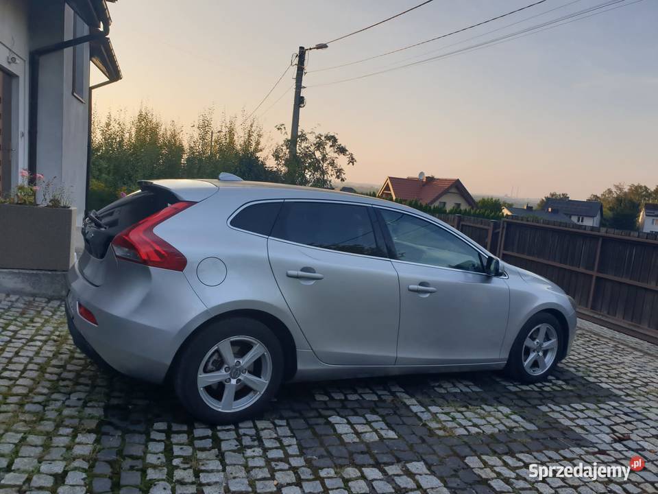Volvo V40 D2 Momentum Wieliczka