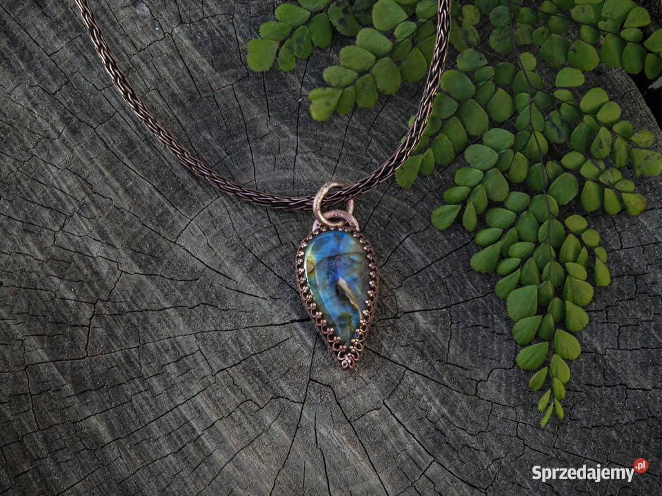 Miedziany wisiorek z labradorytem