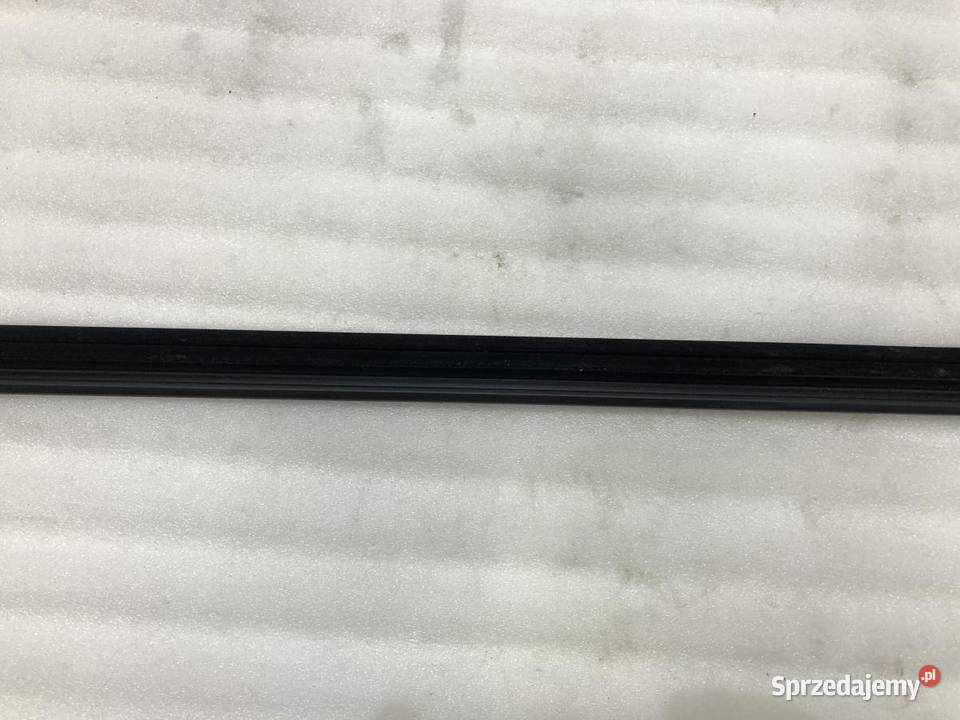 LISTWA SZYBY PRAWY TYŁ 5TA839479 VW TOURAN III