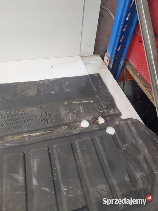 WYGŁUSZENIE POD KANAPĘ TYŁ AUDI Q5 8R 8R0863545 Przystajń