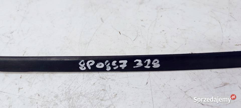 LISTWA ZGARNIAJĄCA SZYBY PRAWA AUDI A3 8P0854328 Przystajń