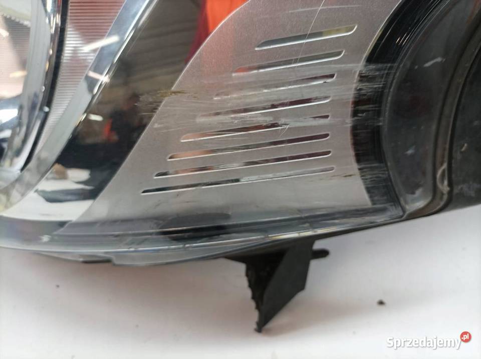 LAMPA PRZÓD LEWA EUROPA USZKODZONA 1EE011410