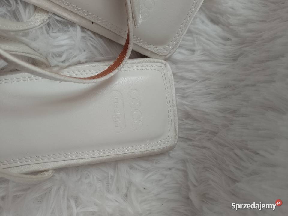 42 ASOS Design Białe baleriny wieczorowe z sprzedam