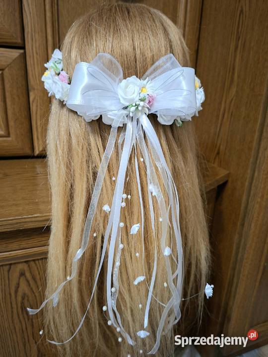 Wianek komunijny ze stokrotkami Borów