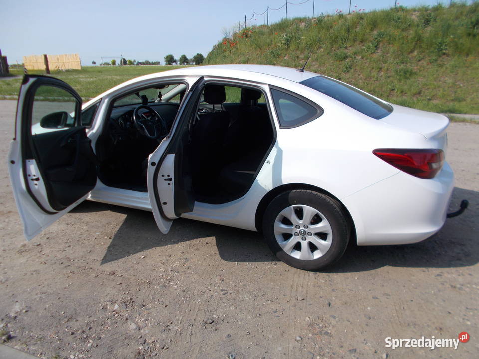 Opel Astra j sedan Salon Polska 2018 biały hak