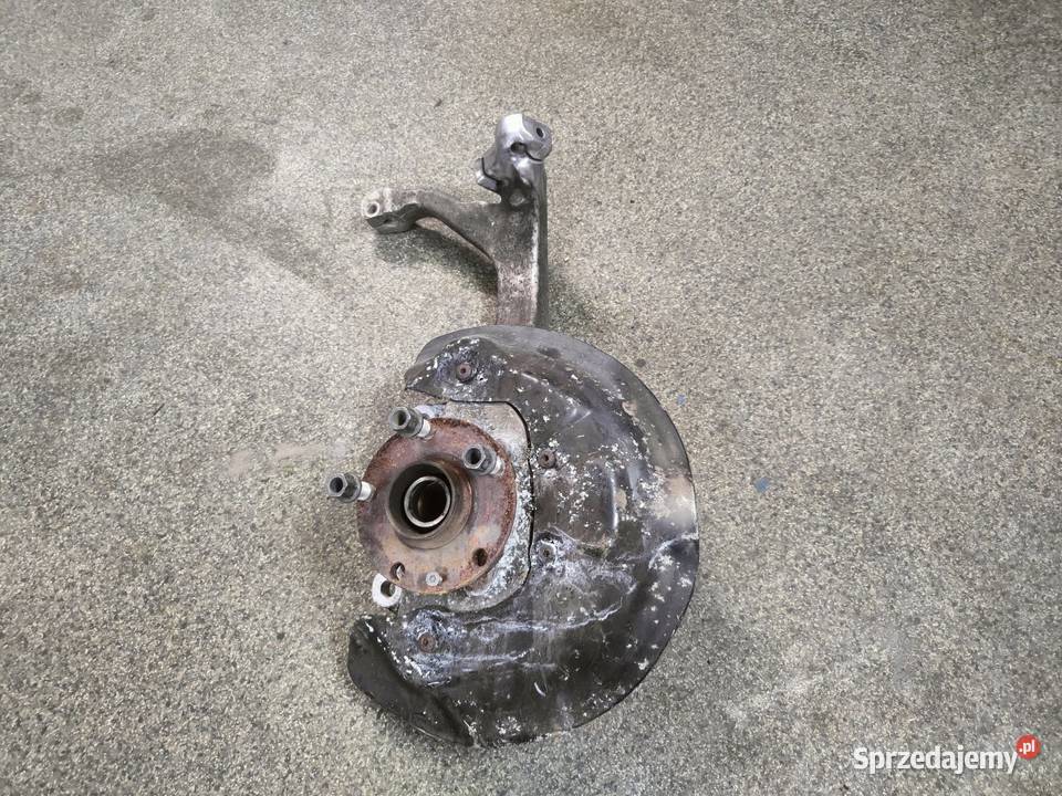 Audi A6 C6 20 TDI zwrotnica prawa Przedecz