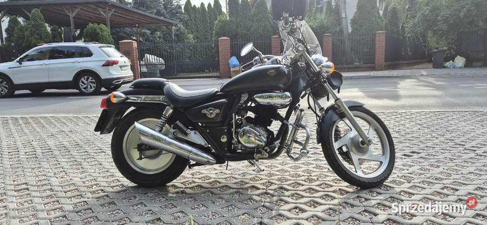 Daelim VT125 chopper szyba gmole piórnik czterosuwowy
