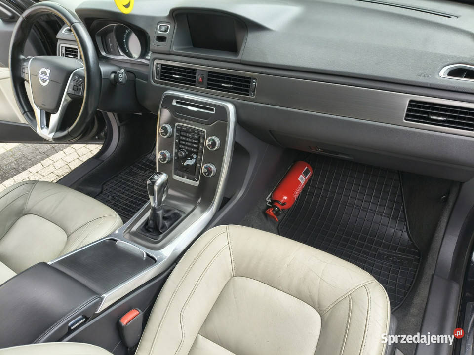 Volvo V70 20D 180 Momentum III 2007 manualna