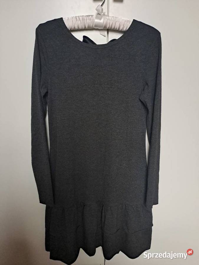 Sukienka z tkaniny sweterkowej z falbankami i