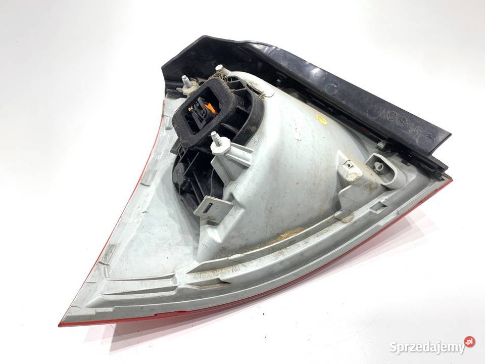 LAMPA PRAWY TYŁ VW GOLF V Hatchback 0310 ŚWIATŁO Lampy tylne podkarpackie