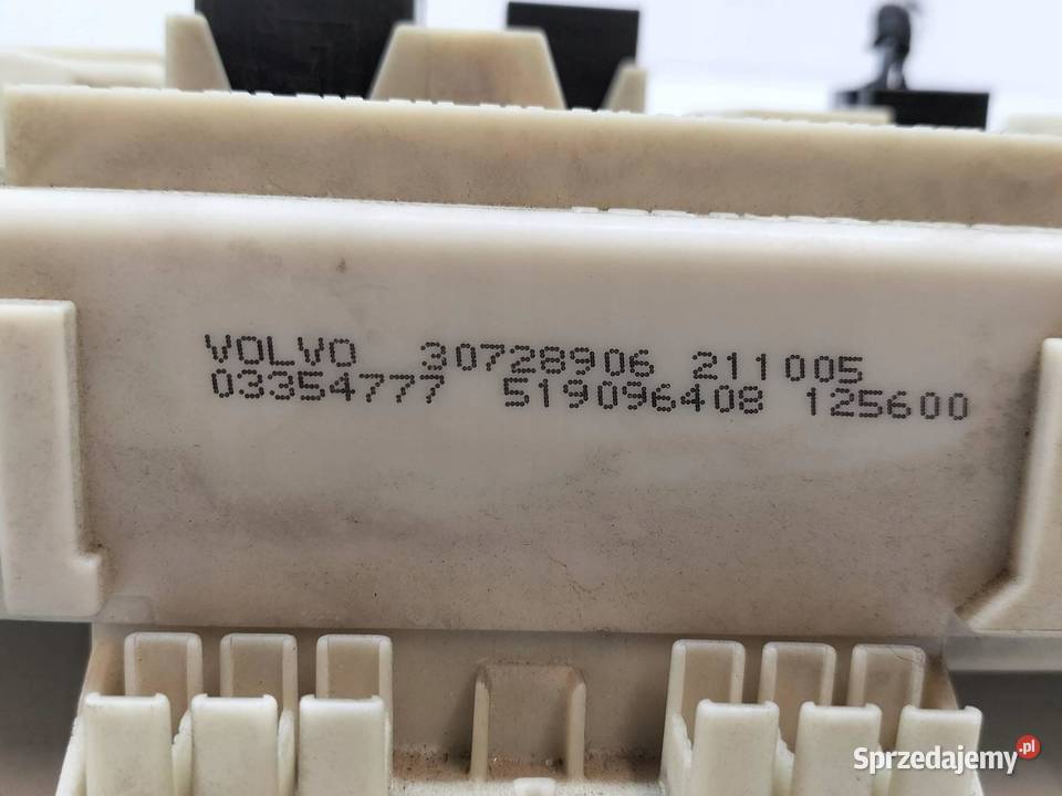 MODUŁ SKRZUNKA BEZPIECZNIKÓW FUSE BOX 30728906 Komputery świętokrzyskie