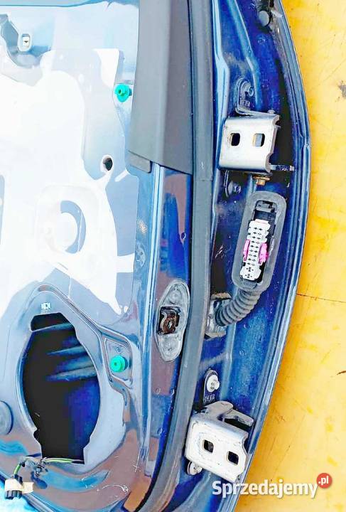 OPEL INSIGNIA A KOMBI DRZWI LEWY TYŁ DO Rok produkcji 2010 Drzwi sprzedam