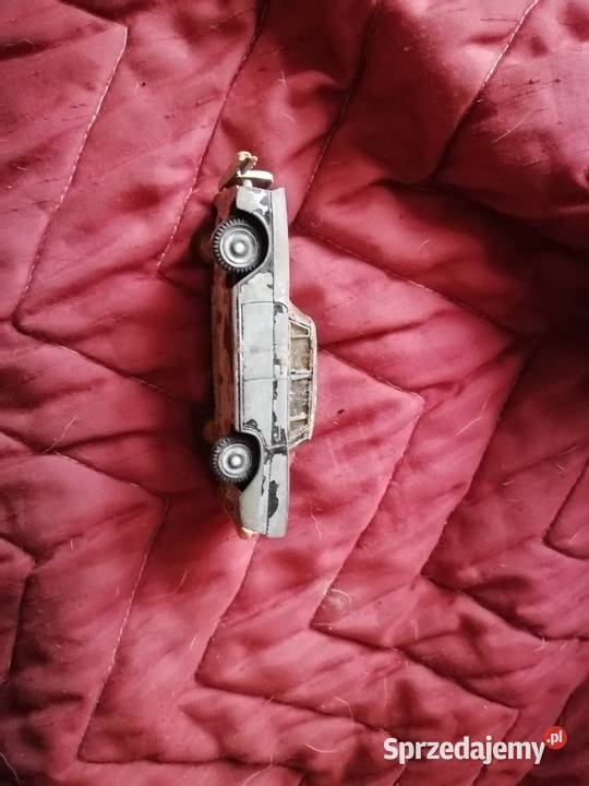 stary kolekcjonerski samochód zabawka