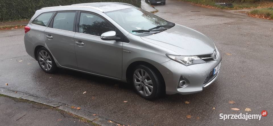 Toyota Auris Toyota Auris 18 VVTi Hybrid Strart ESP Pieszyce