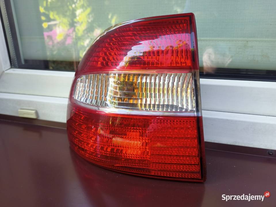 Volvo V40 LIFT lampa tył tylna lewa w błotnik Sieradz