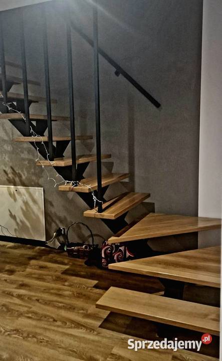 Schody konstrukcja metalowa plus stopnie dąb