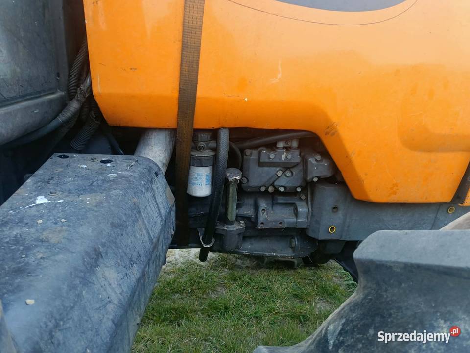 Renault ares 566 556