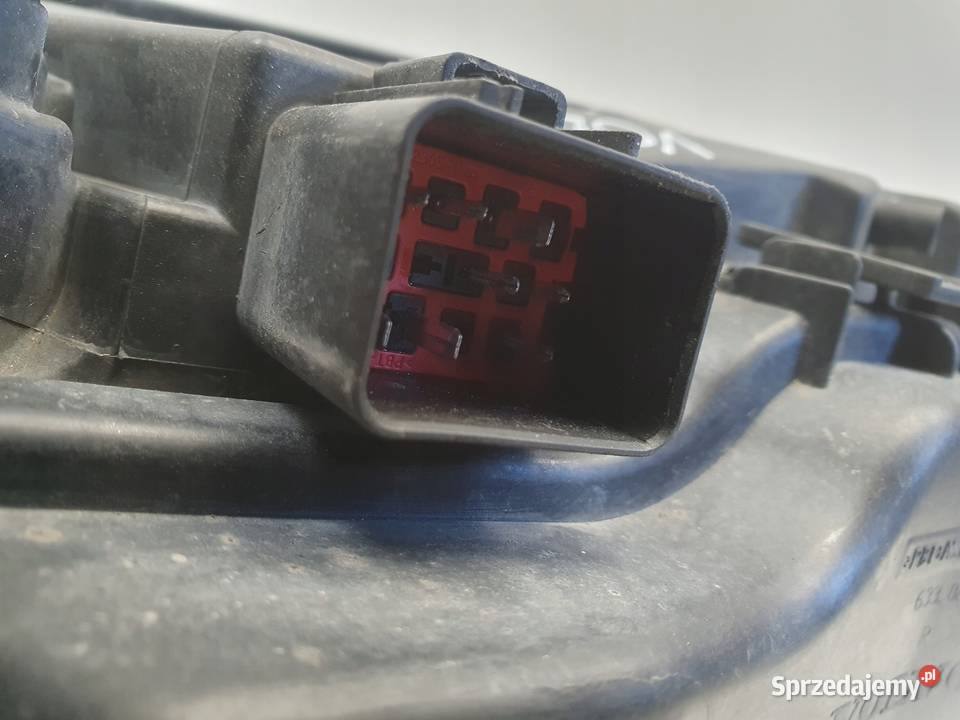 Volvo S80 II V70 III 0616r PRZEDNIA LAMPA PRAWA Janów