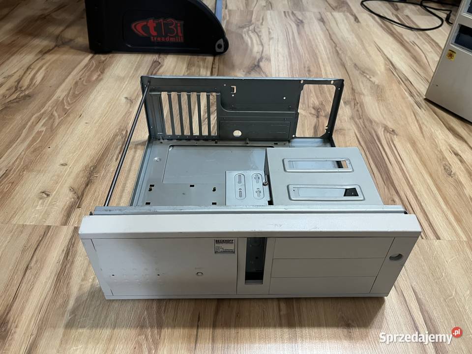 Stare obudowy komputerów PC retro vintage Brzana