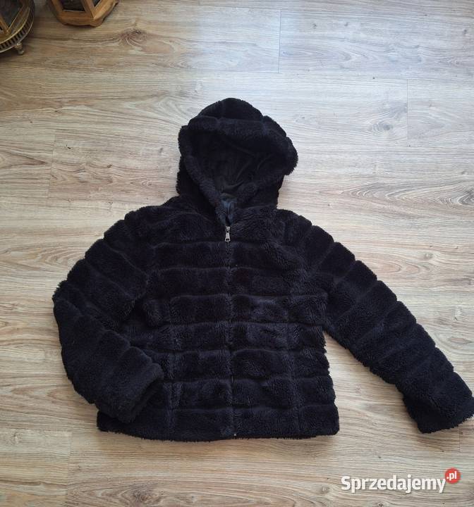 Świetne czarne sztuczne futro z kapturem i Kraków