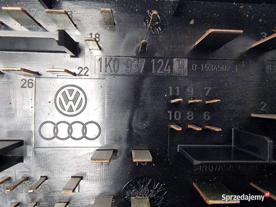 SKRZYNKA BEZPIECZNIKÓW AUDI A3 8P 1K0937124H Lipno