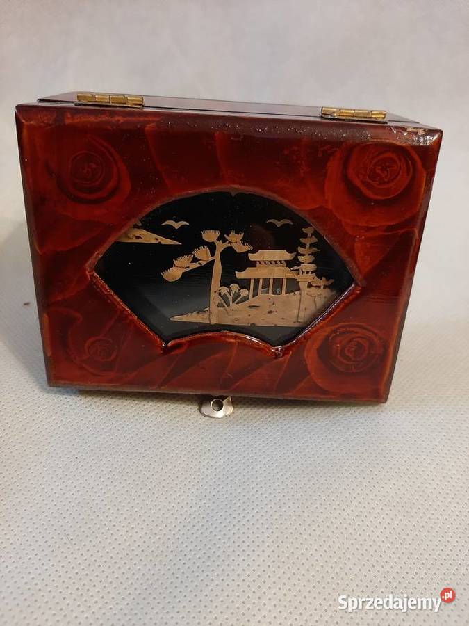 Japońska szkatułkapuzderko bogato zdobiona słomą sprzedam