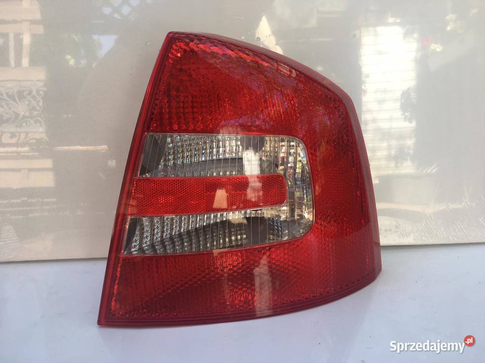 SKODA OCTAVIA 2 PRAWA LAMPA TYŁ HB wielkopolskie Ostroróg