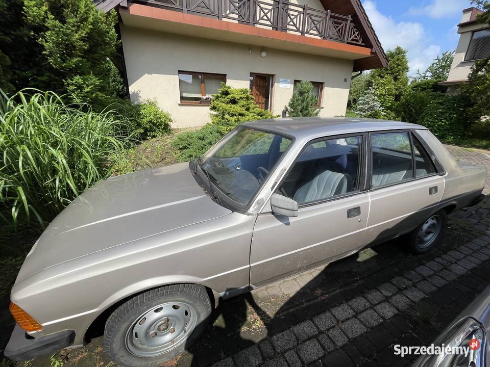Peugeot 305